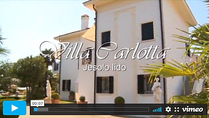 Video: Residence Villa Carlotta, appartamenti con piscina in Lido di Jesolo.